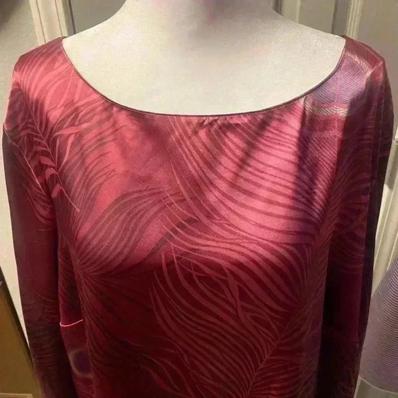 Covington Woman long sleeve top with rounded neck has leaf design size 20-22W - Picture 5 of 10